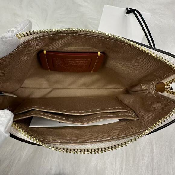 Coach X Peanuts Corner Zip Wristlet In Leather/Gold/Chalk Multi CBP29 NWT - Picture 4 of 6